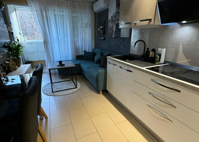 Astra With Private Parking * Split