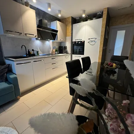 Astra With Private Parking アパート