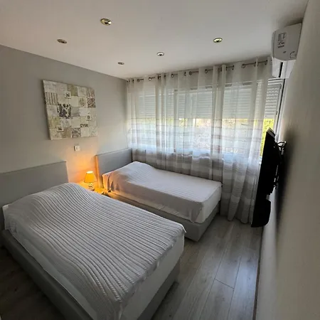 Apartment Astra With Private Parking Split