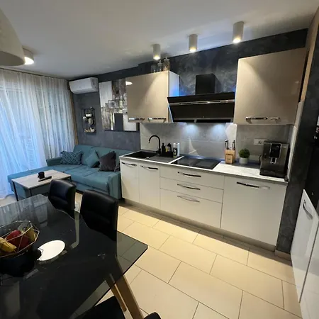 Apartment Astra With Private Parking